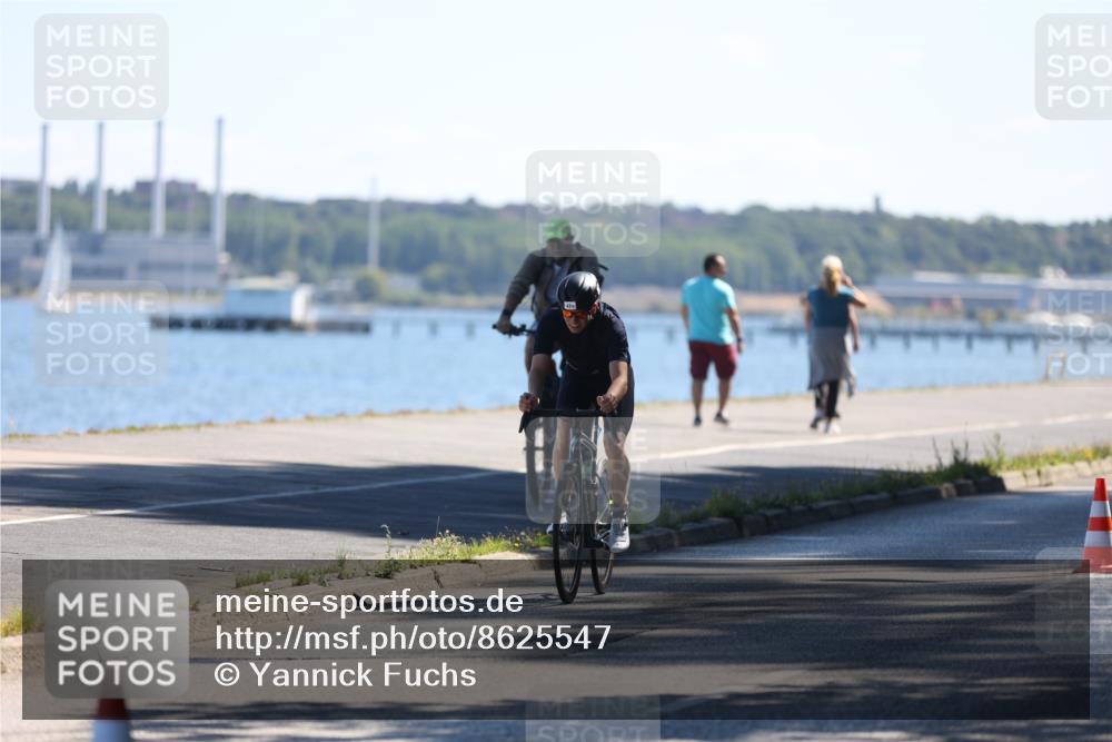 17.08.2025 - KN Förde Triathlon 2025 Yannick Fuchs http://msf.ph/oto/8625547 17.08.2025 12:49:37 Radfahren 424, 413, 417 meine-sportfotos.de