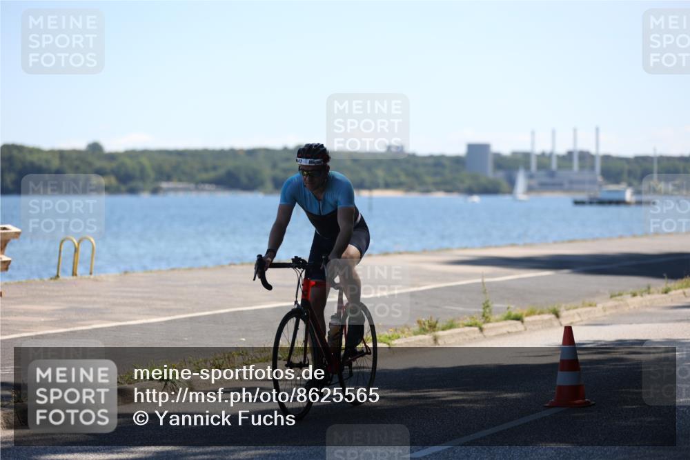 17.08.2025 - KN Förde Triathlon 2025 Yannick Fuchs http://msf.ph/oto/8625565 17.08.2025 12:49:48 Radfahren 447, 457 meine-sportfotos.de