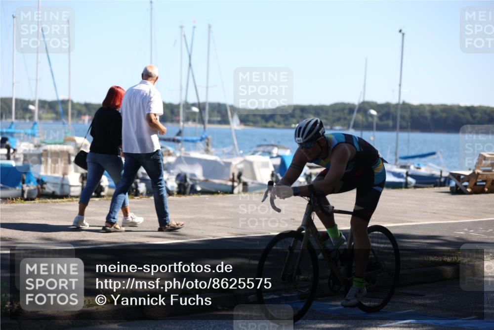 17.08.2025 - KN Förde Triathlon 2025 Yannick Fuchs http://msf.ph/oto/8625575 17.08.2025 12:49:55 Radfahren 431, 457, 447 meine-sportfotos.de