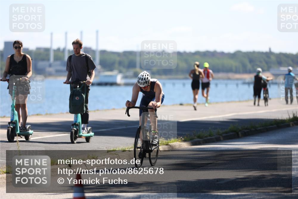17.08.2025 - KN Förde Triathlon 2025 Yannick Fuchs http://msf.ph/oto/8625678 17.08.2025 12:51:06 Radfahren 424, 425, 446, 454, 464, 441, 456 meine-sportfotos.de