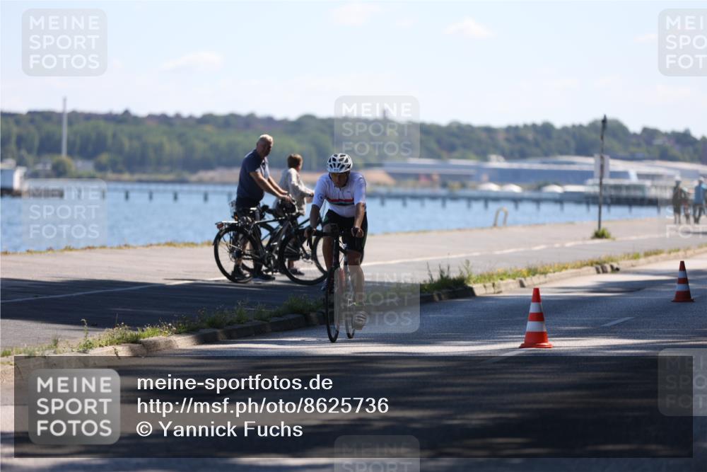 17.08.2025 - KN Förde Triathlon 2025 Yannick Fuchs http://msf.ph/oto/8625736 17.08.2025 12:52:01 Radfahren 450, 452, 403, 416, 433, 473 meine-sportfotos.de