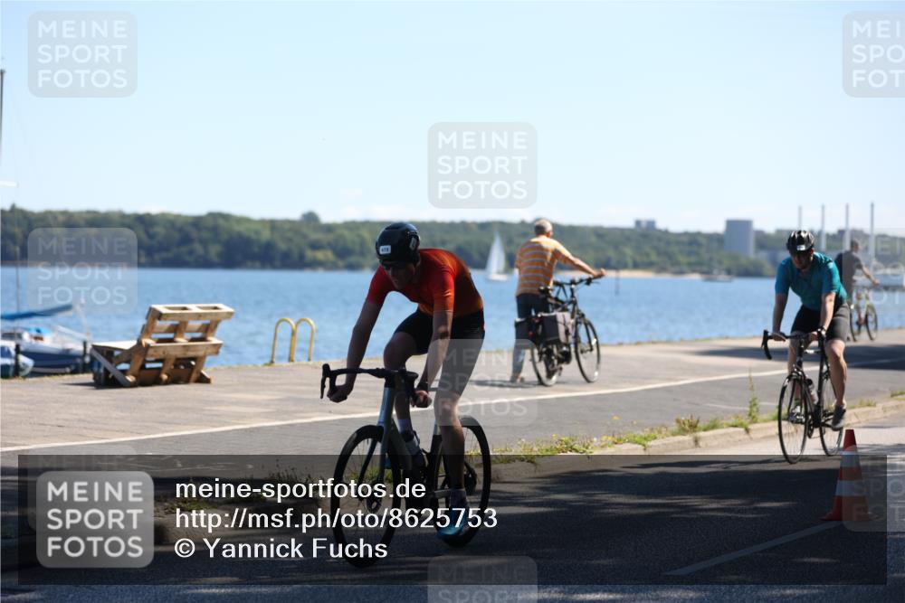 17.08.2025 - KN Förde Triathlon 2025 Yannick Fuchs http://msf.ph/oto/8625753 17.08.2025 12:52:15 Radfahren 395, 428, 437, 448, 472, 450 meine-sportfotos.de