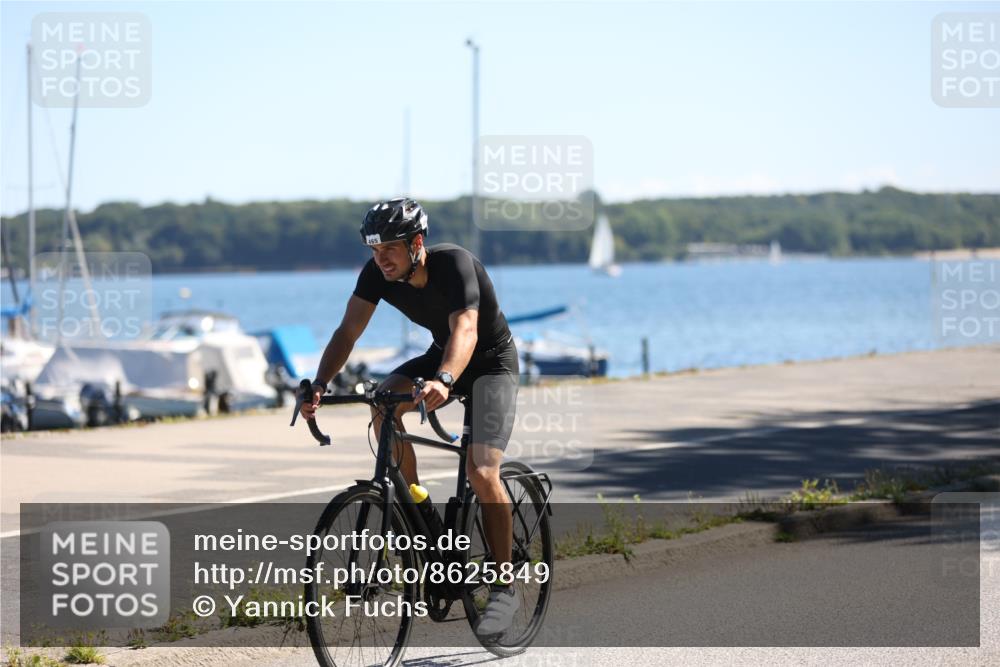 17.08.2025 - KN Förde Triathlon 2025 Yannick Fuchs http://msf.ph/oto/8625849 17.08.2025 12:53:47 Radfahren 437, 452, 465, 418, 432, 452, 465, 472, 493 meine-sportfotos.de