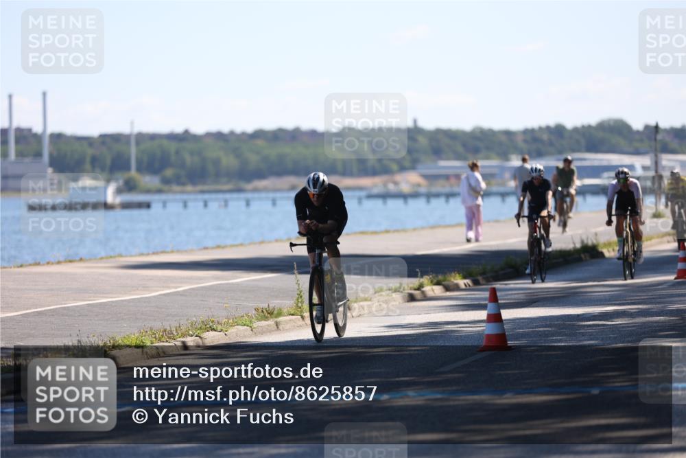 17.08.2025 - KN Förde Triathlon 2025 Yannick Fuchs http://msf.ph/oto/8625857 17.08.2025 12:54:14 Radfahren 398, 409, 412, 453, 459, 470, 475, 404, 469 meine-sportfotos.de