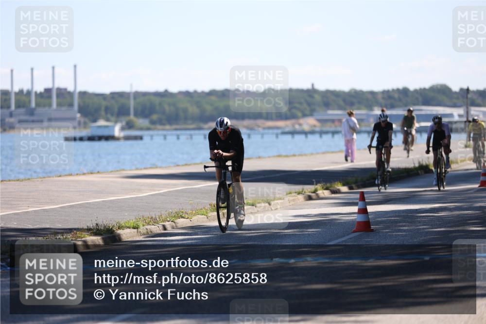 17.08.2025 - KN Förde Triathlon 2025 Yannick Fuchs http://msf.ph/oto/8625858 17.08.2025 12:54:15 Radfahren 398, 402, 409, 412, 453, 459, 470, 475, 404, 469 meine-sportfotos.de