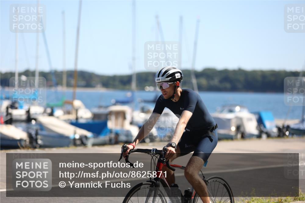 17.08.2025 - KN Förde Triathlon 2025 Yannick Fuchs http://msf.ph/oto/8625871 17.08.2025 12:54:19 Radfahren 402, 409, 412, 453, 459, 460, 470, 475, 479, 398, 459, 475 meine-sportfotos.de