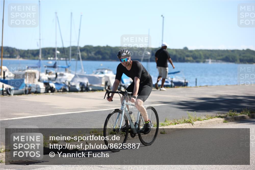17.08.2025 - KN Förde Triathlon 2025 Yannick Fuchs http://msf.ph/oto/8625887 17.08.2025 12:54:31 Radfahren 426, 479, 402, 460, 479 meine-sportfotos.de