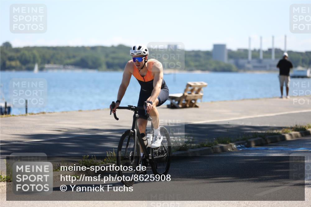 17.08.2025 - KN Förde Triathlon 2025 Yannick Fuchs http://msf.ph/oto/8625908 17.08.2025 12:55:05 Radfahren 418, 432, 436, 462, 471, 476, 482, 491, 509, 396, 401, 411, 435, 461, 483, 498 meine-sportfotos.de