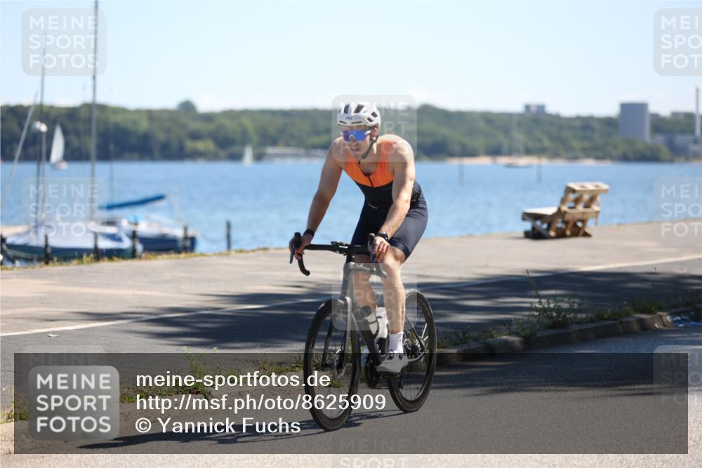 17.08.2025 - KN Förde Triathlon 2025 Yannick Fuchs http://msf.ph/oto/8625909 17.08.2025 12:55:05 Radfahren 418, 432, 436, 462, 471, 476, 482, 491, 509, 396, 401, 411, 435, 461, 483, 498 meine-sportfotos.de
