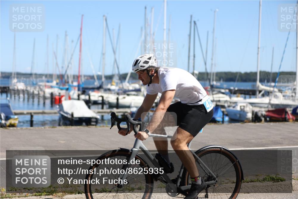 17.08.2025 - KN Förde Triathlon 2025 Yannick Fuchs http://msf.ph/oto/8625935 17.08.2025 12:55:29 Radfahren 421, 455, 465, 406, 421, 465 meine-sportfotos.de