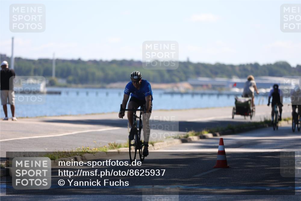 17.08.2025 - KN Förde Triathlon 2025 Yannick Fuchs http://msf.ph/oto/8625937 17.08.2025 12:55:38 Radfahren 357, 398, 414, 455, 475 meine-sportfotos.de