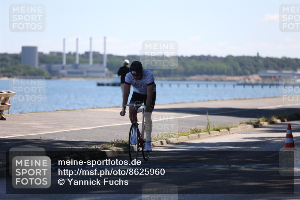 17.08.2025 - KN Förde Triathlon 2025 Yannick Fuchs http://msf.ph/oto/8625960 17.08.2025 12:55:51 Radfahren 409, 453, 470, 490, 544, 398, 475 meine-sportfotos.de