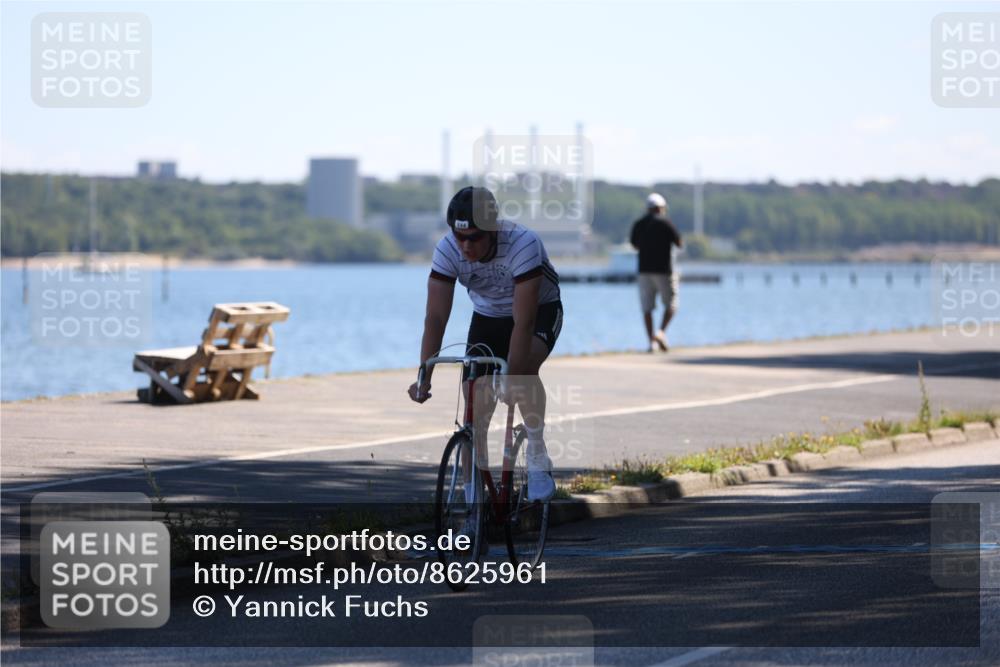 17.08.2025 - KN Förde Triathlon 2025 Yannick Fuchs http://msf.ph/oto/8625961 17.08.2025 12:55:51 Radfahren 409, 453, 470, 490, 544, 398, 475 meine-sportfotos.de