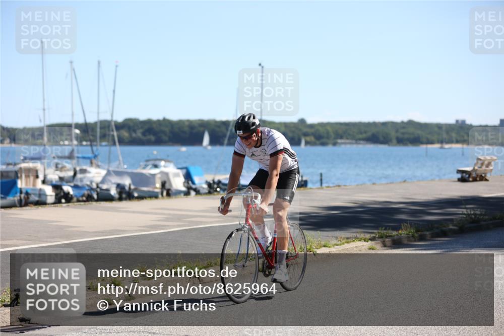17.08.2025 - KN Förde Triathlon 2025 Yannick Fuchs http://msf.ph/oto/8625964 17.08.2025 12:55:52 Radfahren 409, 453, 470, 490, 544, 398, 409, 475 meine-sportfotos.de