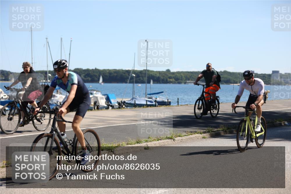 17.08.2025 - KN Förde Triathlon 2025 Yannick Fuchs http://msf.ph/oto/8626035 17.08.2025 12:56:36 Radfahren 396, 407, 422, 462, 480, 487, 496, 498, 500, 504, 505, 507, 422, 443, 501, 505, 506, 513 meine-sportfotos.de