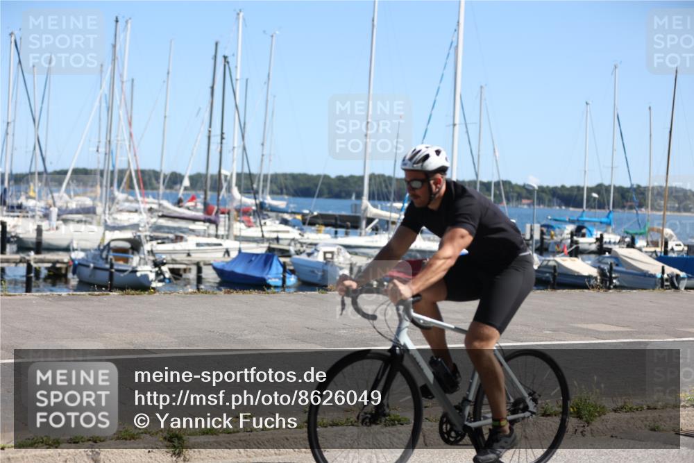 17.08.2025 - KN Förde Triathlon 2025 Yannick Fuchs http://msf.ph/oto/8626049 17.08.2025 12:56:45 Radfahren 406, 420, 462, 477, 480, 491, 496, 504, 396, 496, 498, 500, 507 meine-sportfotos.de