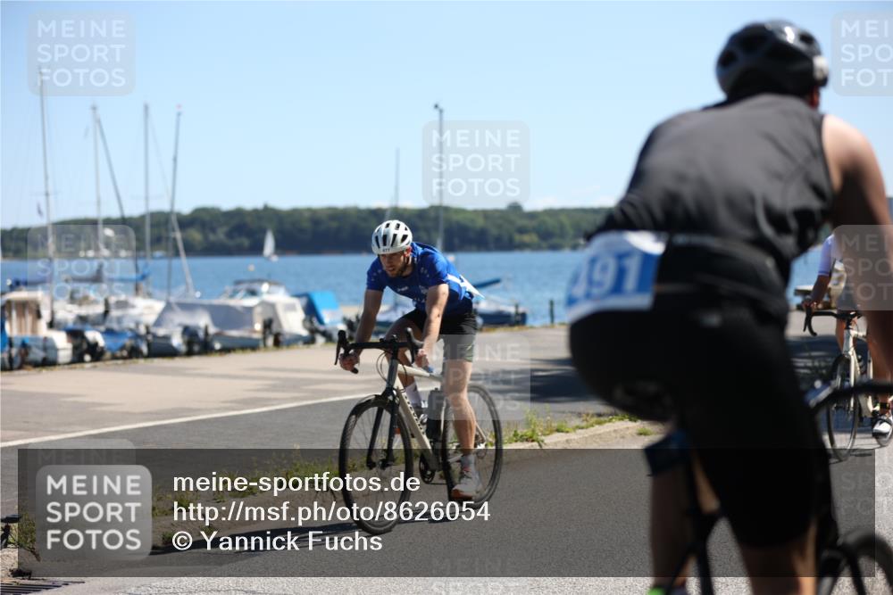 17.08.2025 - KN Förde Triathlon 2025 Yannick Fuchs http://msf.ph/oto/8626054 17.08.2025 12:56:50 Radfahren 406, 420, 477, 482, 491, 525, 462, 480, 496, 504 meine-sportfotos.de