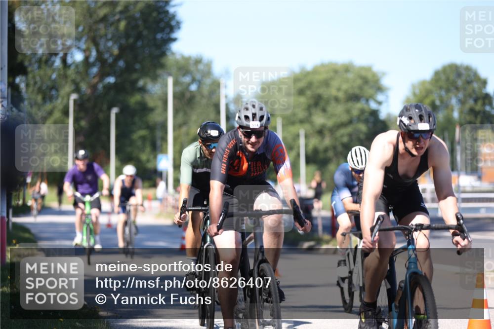 17.08.2025 - KN Förde Triathlon 2025 Yannick Fuchs http://msf.ph/oto/8626407 17.08.2025 13:03:10 Radfahren 398, 435, 437, 448, 464, 494, 509, 514, 515, 520, 524, 549, 473, 509, 517 meine-sportfotos.de
