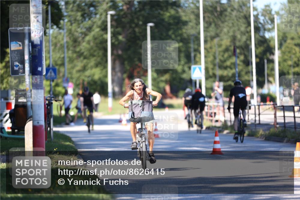17.08.2025 - KN Förde Triathlon 2025 Yannick Fuchs http://msf.ph/oto/8626415 17.08.2025 13:03:16 Radfahren 398, 448, 464, 475, 481, 494, 515, 518, 398, 435, 437, 509, 514, 520, 524, 549 meine-sportfotos.de