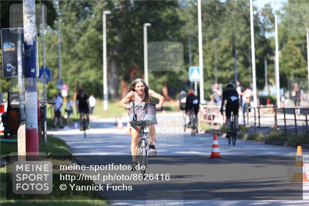 17.08.2025 - KN Förde Triathlon 2025 Yannick Fuchs http://msf.ph/oto/8626416 17.08.2025 13:03:17 Radfahren 448, 464, 475, 481, 494, 515, 518, 398, 435, 437, 464, 494, 514, 515, 520, 524, 549 meine-sportfotos.de