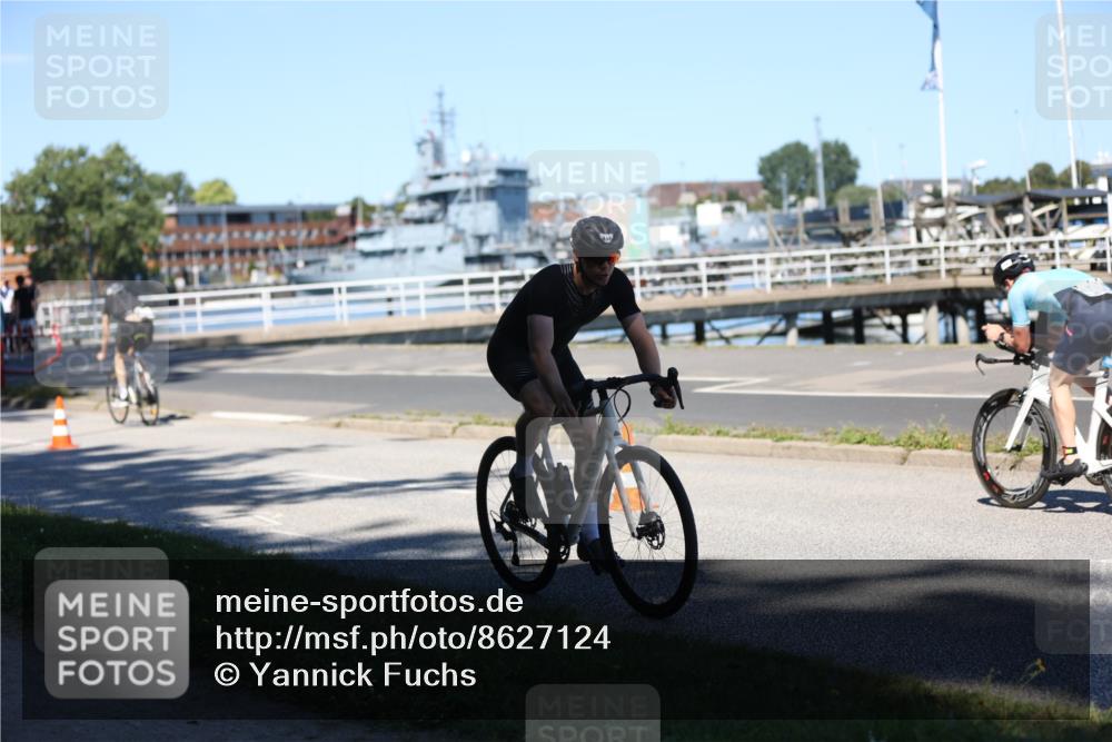 17.08.2025 - KN Förde Triathlon 2025 Yannick Fuchs http://msf.ph/oto/8627124 17.08.2025 13:12:57 Radfahren 395, 402, 406, 411, 435, 446, 460, 467, 469, 517, 520, 527, 535, 401, 452, 509, 512 meine-sportfotos.de