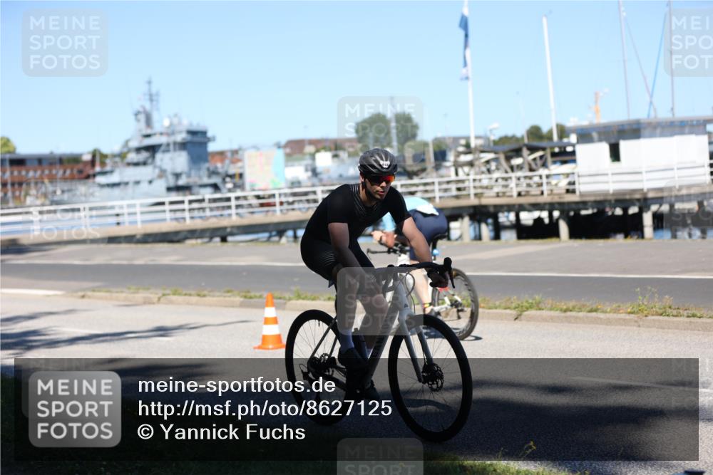 17.08.2025 - KN Förde Triathlon 2025 Yannick Fuchs http://msf.ph/oto/8627125 17.08.2025 13:12:58 Radfahren 395, 402, 406, 411, 435, 446, 460, 467, 469, 517, 520, 527, 535, 401, 406, 452, 509, 512 meine-sportfotos.de