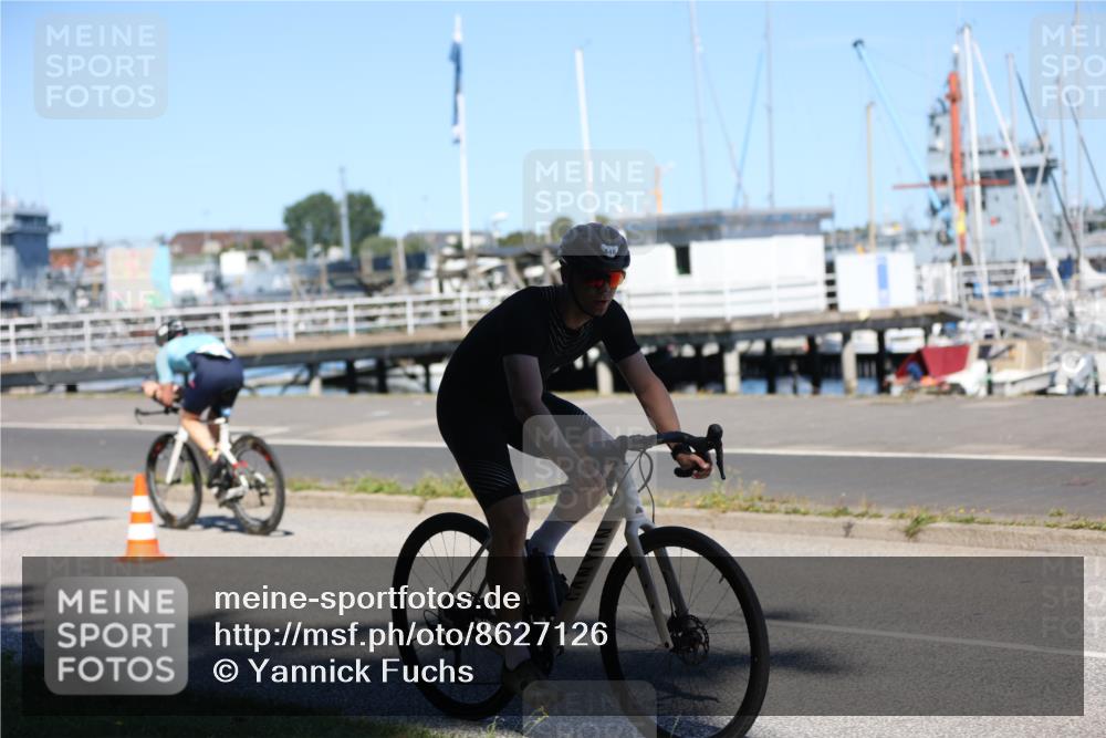 17.08.2025 - KN Förde Triathlon 2025 Yannick Fuchs http://msf.ph/oto/8627126 17.08.2025 13:12:58 Radfahren 395, 402, 406, 411, 435, 446, 460, 467, 469, 517, 520, 527, 535, 401, 406, 452, 509, 512 meine-sportfotos.de