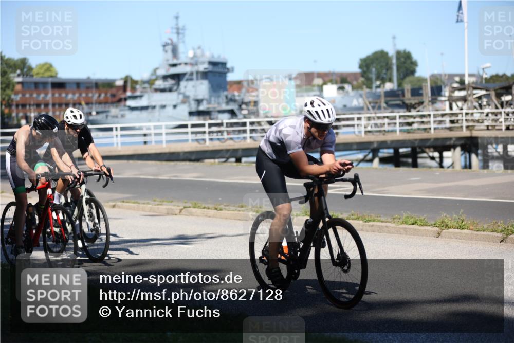 17.08.2025 - KN Förde Triathlon 2025 Yannick Fuchs http://msf.ph/oto/8627128 17.08.2025 13:12:59 Radfahren 395, 402, 411, 435, 446, 460, 467, 469, 517, 520, 527, 535, 401, 406, 452, 509 meine-sportfotos.de