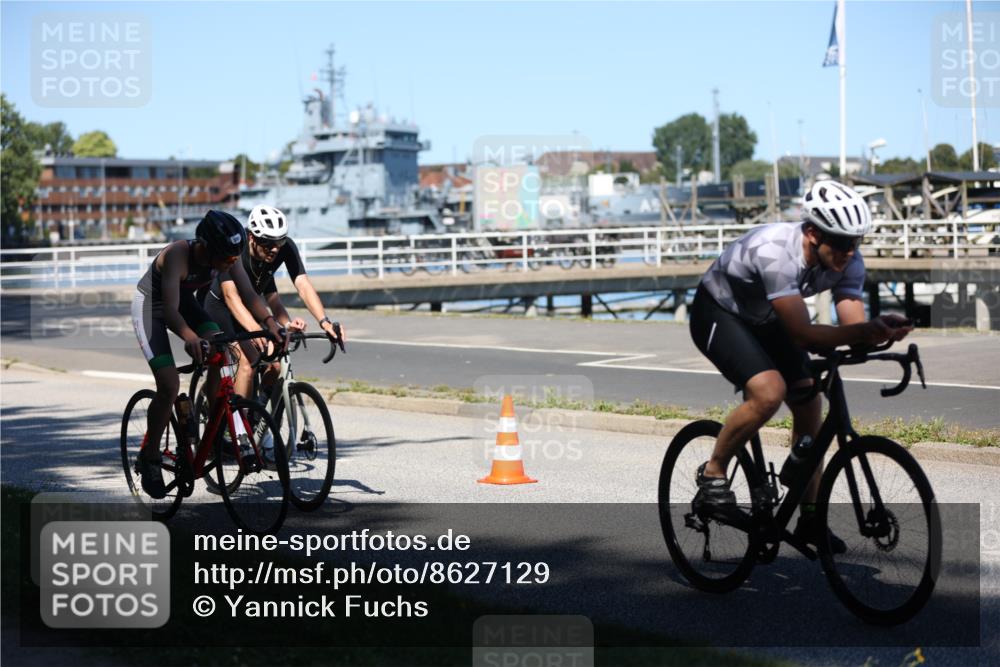 17.08.2025 - KN Förde Triathlon 2025 Yannick Fuchs http://msf.ph/oto/8627129 17.08.2025 13:12:59 Radfahren 395, 402, 411, 435, 446, 460, 467, 469, 517, 520, 527, 535, 401, 406, 452, 509 meine-sportfotos.de