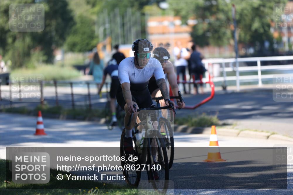 17.08.2025 - KN Förde Triathlon 2025 Yannick Fuchs http://msf.ph/oto/8627140 17.08.2025 13:13:04 Radfahren 402, 461, 467, 469, 520, 527, 395, 406, 411, 435, 446, 460, 469, 517, 535 meine-sportfotos.de