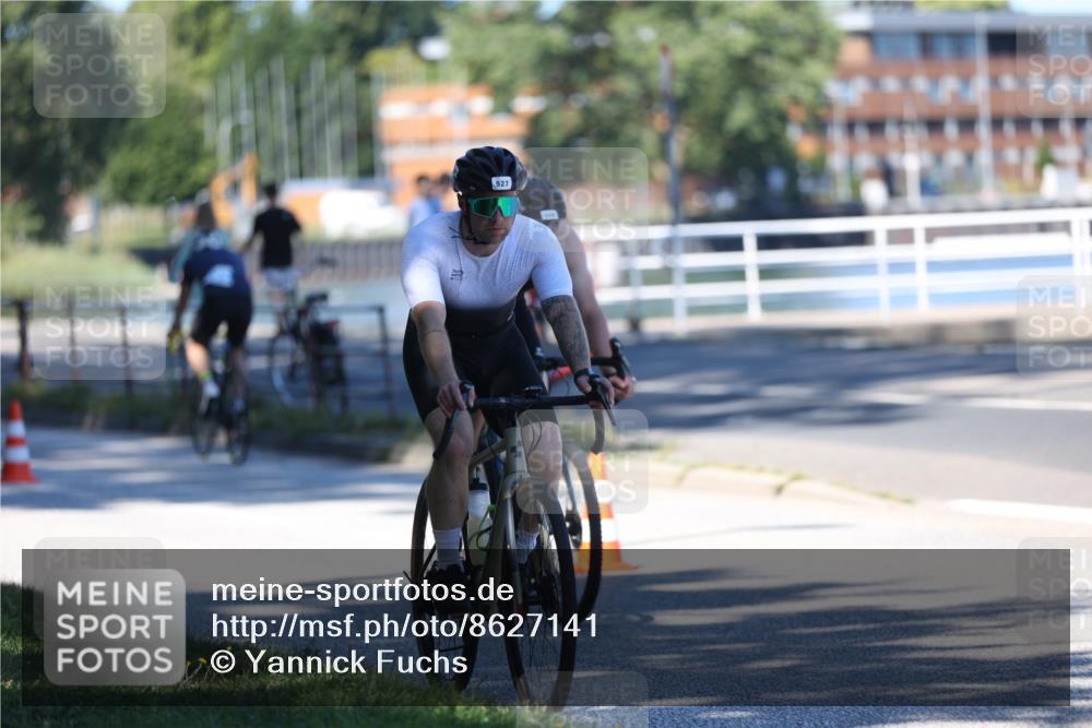 17.08.2025 - KN Förde Triathlon 2025 Yannick Fuchs http://msf.ph/oto/8627141 17.08.2025 13:13:04 Radfahren 402, 461, 467, 469, 520, 527, 395, 406, 411, 435, 446, 460, 469, 517, 535 meine-sportfotos.de