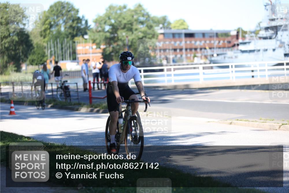 17.08.2025 - KN Förde Triathlon 2025 Yannick Fuchs http://msf.ph/oto/8627142 17.08.2025 13:13:04 Radfahren 402, 461, 467, 469, 520, 527, 395, 406, 411, 435, 446, 460, 469, 517, 535 meine-sportfotos.de