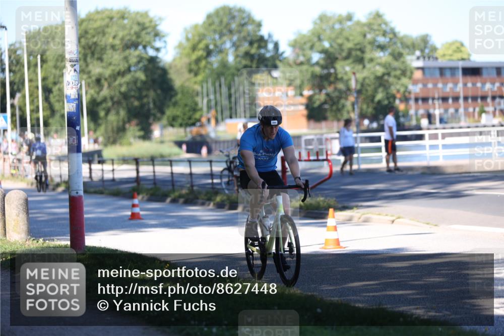 17.08.2025 - KN Förde Triathlon 2025 Yannick Fuchs http://msf.ph/oto/8627448 17.08.2025 13:18:37 Radfahren 425, 428, 431, 440, 445, 472, 495, 526, 480, 490 meine-sportfotos.de