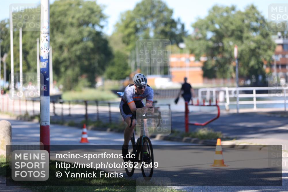 17.08.2025 - KN Förde Triathlon 2025 Yannick Fuchs http://msf.ph/oto/8627549 17.08.2025 13:20:26 Radfahren 411, 437, 442, 456, 460, 467, 486, 522, 541, 434, 526 meine-sportfotos.de