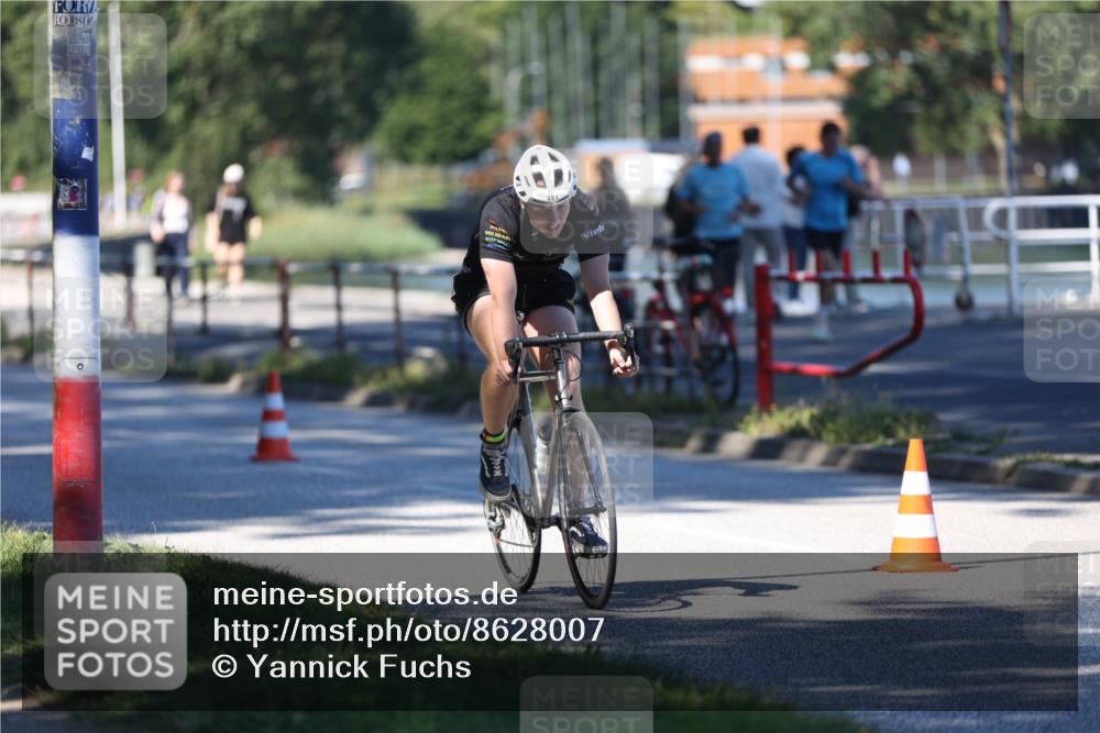 17.08.2025 - KN Förde Triathlon 2025 Yannick Fuchs http://msf.ph/oto/8628007 17.08.2025 13:34:56 Radfahren 484, 514, 524, 527, 486 meine-sportfotos.de