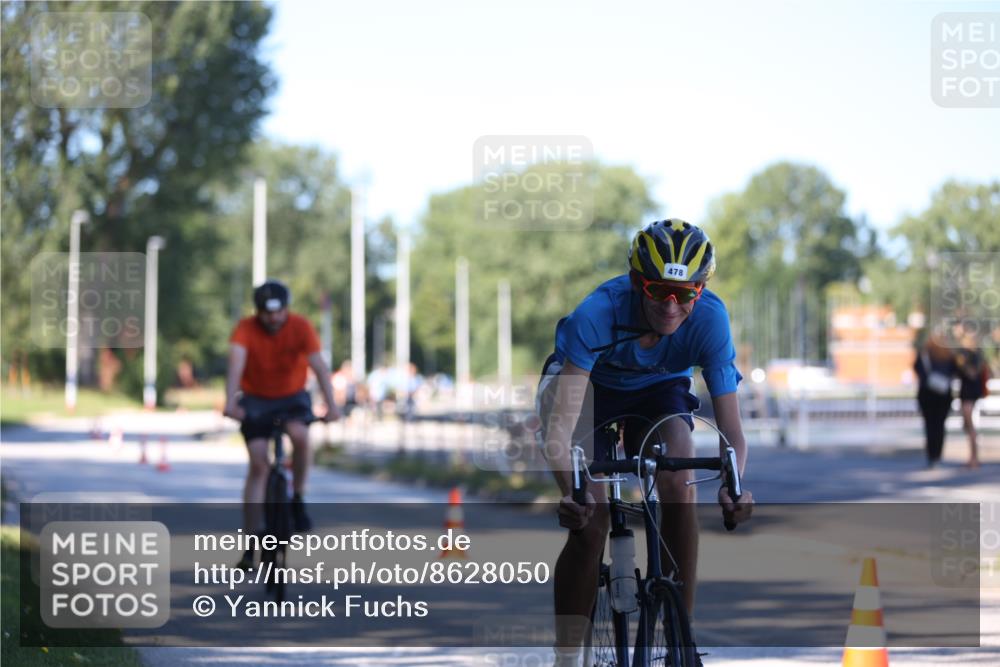 17.08.2025 - KN Förde Triathlon 2025 Yannick Fuchs http://msf.ph/oto/8628050 17.08.2025 13:40:34 Radfahren 478, 485 meine-sportfotos.de