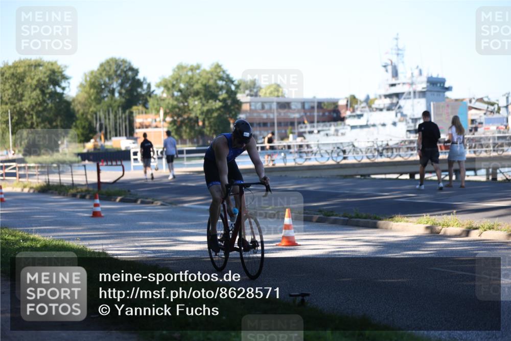 17.08.2025 - KN Förde Triathlon 2025 Yannick Fuchs http://msf.ph/oto/8628571 17.08.2025 15:47:42 Radfahren 11, 12 meine-sportfotos.de