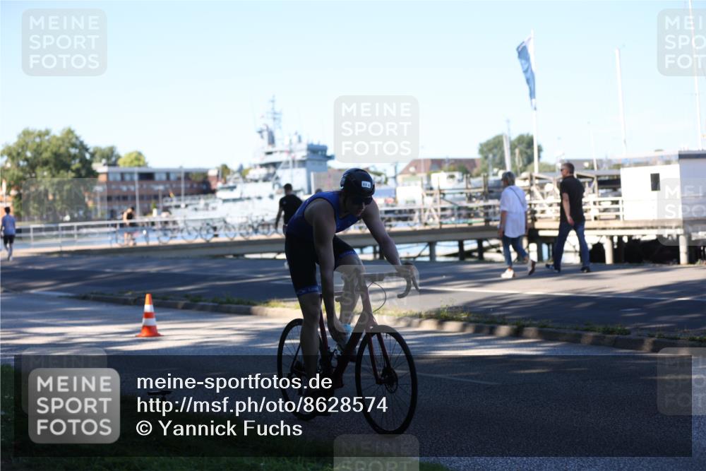 17.08.2025 - KN Förde Triathlon 2025 Yannick Fuchs http://msf.ph/oto/8628574 17.08.2025 15:47:43 Radfahren 11, 12 meine-sportfotos.de