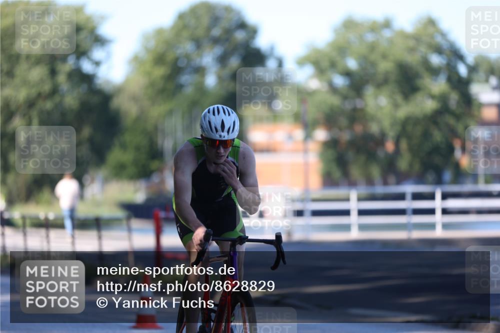 17.08.2025 - KN Förde Triathlon 2025 Yannick Fuchs http://msf.ph/oto/8628829 17.08.2025 14:56:02 Radfahren  meine-sportfotos.de