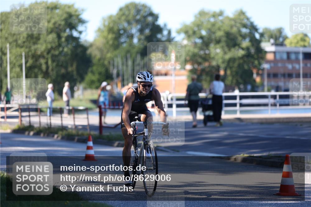 17.08.2025 - KN Förde Triathlon 2025 Yannick Fuchs http://msf.ph/oto/8629006 17.08.2025 15:23:25 Radfahren  meine-sportfotos.de