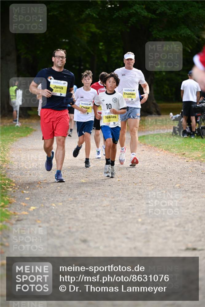 31.08.2025 - 21. Blankeneser Heldenlauf Dr. Thomas Lammeyer http://msf.ph/oto/8631076 31.08.2025 10:15:40 Laufen 2410, 2296, 10, 2411 meine-sportfotos.de