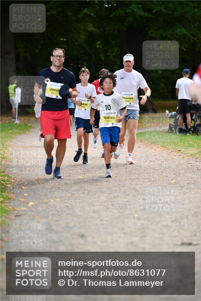 31.08.2025 - 21. Blankeneser Heldenlauf Dr. Thomas Lammeyer http://msf.ph/oto/8631077 31.08.2025 10:15:40 Laufen 2410, 2487, 10, 2411, 2296 meine-sportfotos.de