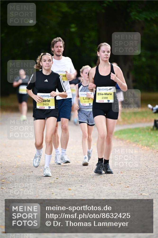 31.08.2025 - 21. Blankeneser Heldenlauf Dr. Thomas Lammeyer http://msf.ph/oto/8632425 31.08.2025 10:20:57 Laufen 4, 2433, 2418, 2388 meine-sportfotos.de