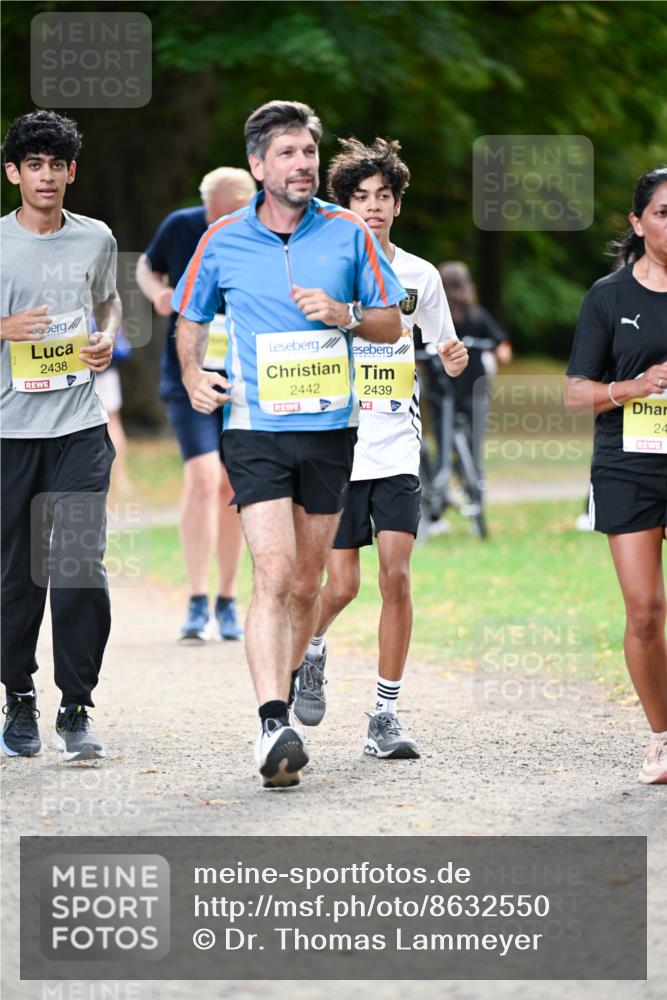 31.08.2025 - 21. Blankeneser Heldenlauf Dr. Thomas Lammeyer http://msf.ph/oto/8632550 31.08.2025 10:21:36 Laufen 2438, 2442, 2439, 24 meine-sportfotos.de