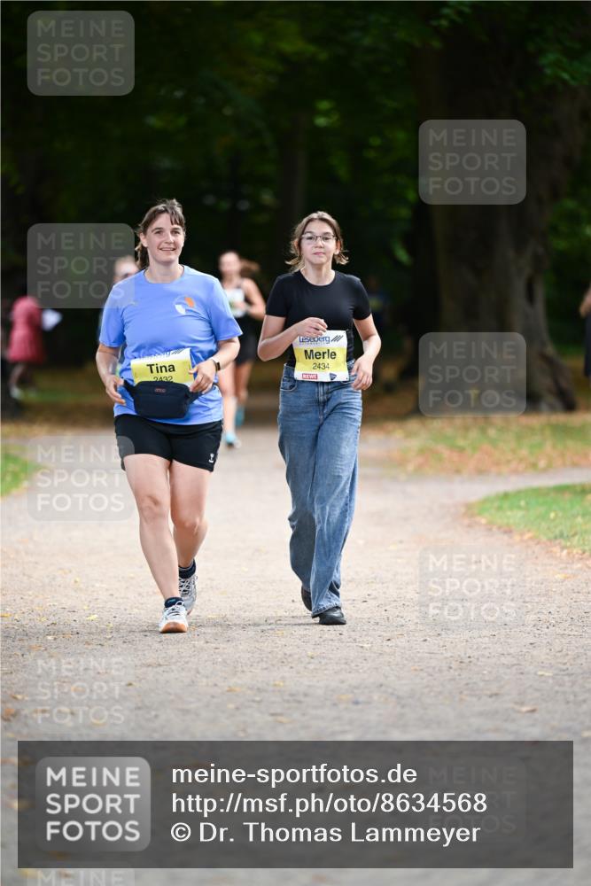 31.08.2025 - 21. Blankeneser Heldenlauf Dr. Thomas Lammeyer http://msf.ph/oto/8634568 31.08.2025 10:33:33 Laufen 2432, 2434 meine-sportfotos.de