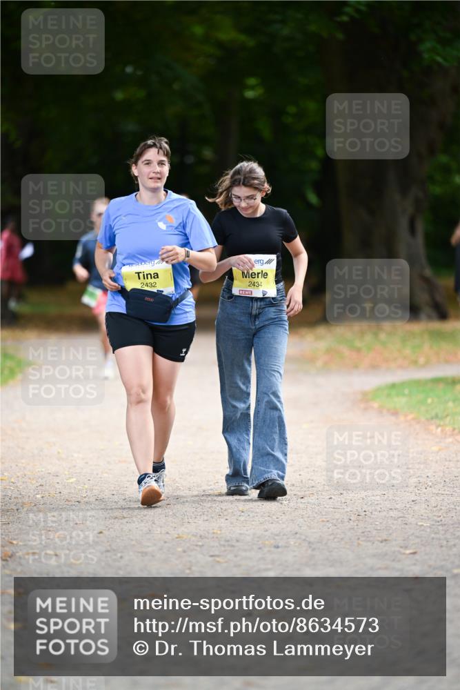 31.08.2025 - 21. Blankeneser Heldenlauf Dr. Thomas Lammeyer http://msf.ph/oto/8634573 31.08.2025 10:33:34 Laufen 2432, 2434 meine-sportfotos.de