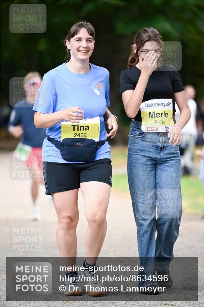 31.08.2025 - 21. Blankeneser Heldenlauf Dr. Thomas Lammeyer http://msf.ph/oto/8634596 31.08.2025 10:33:38 Laufen 2432, 2434 meine-sportfotos.de