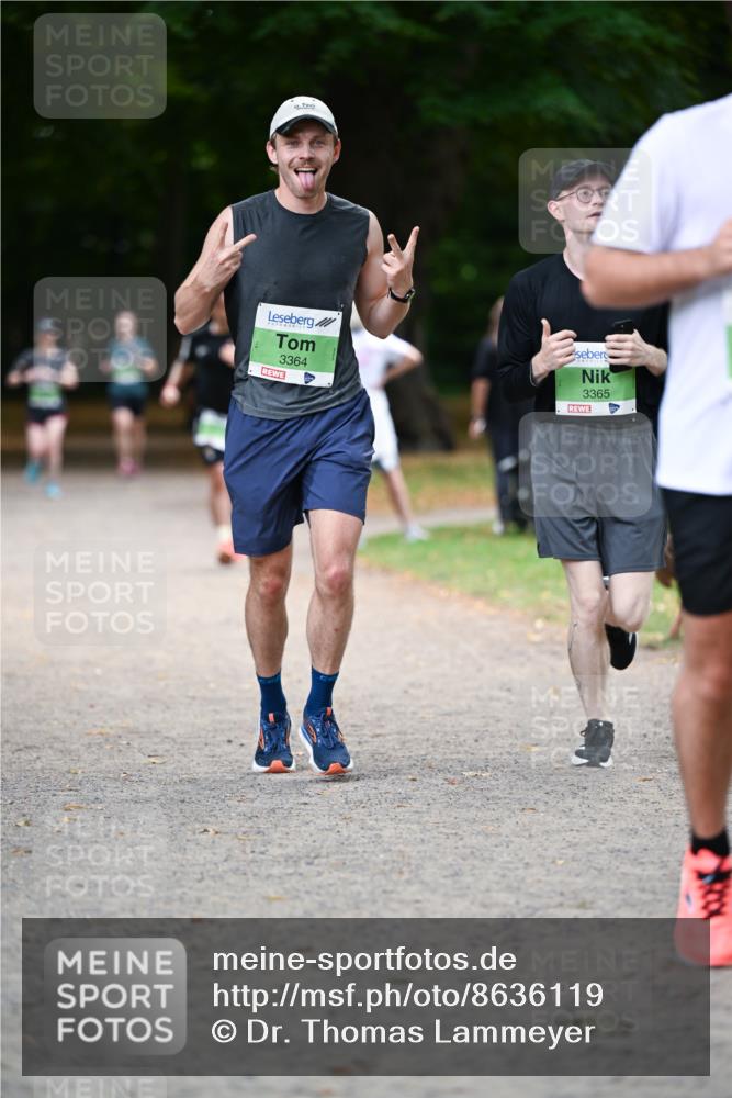 31.08.2025 - 21. Blankeneser Heldenlauf Dr. Thomas Lammeyer http://msf.ph/oto/8636119 31.08.2025 10:42:31 Laufen 3364, 3365 meine-sportfotos.de