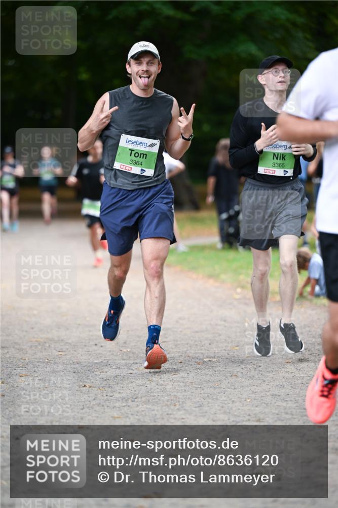 31.08.2025 - 21. Blankeneser Heldenlauf Dr. Thomas Lammeyer http://msf.ph/oto/8636120 31.08.2025 10:42:31 Laufen 3364, 3365 meine-sportfotos.de