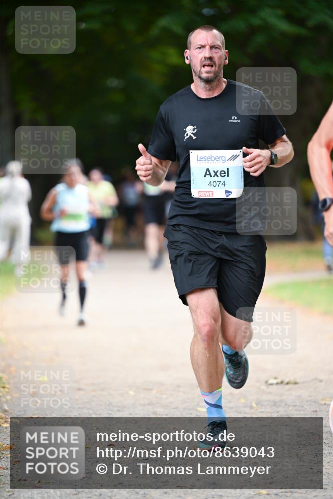 31.08.2025 - 21. Blankeneser Heldenlauf Dr. Thomas Lammeyer http://msf.ph/oto/8639043 31.08.2025 10:55:06 Laufen 4074 meine-sportfotos.de